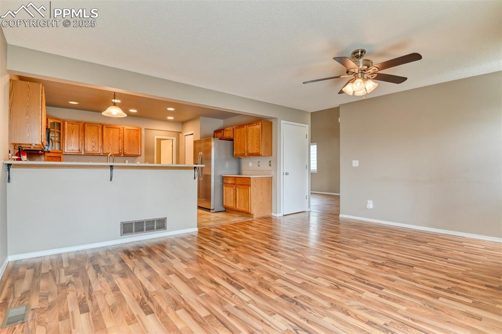 Image 10 of 44: Kitchen