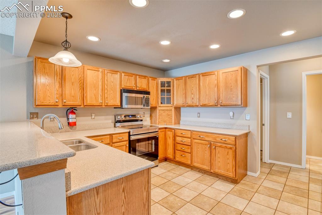 Image 13 of 44: Kitchen