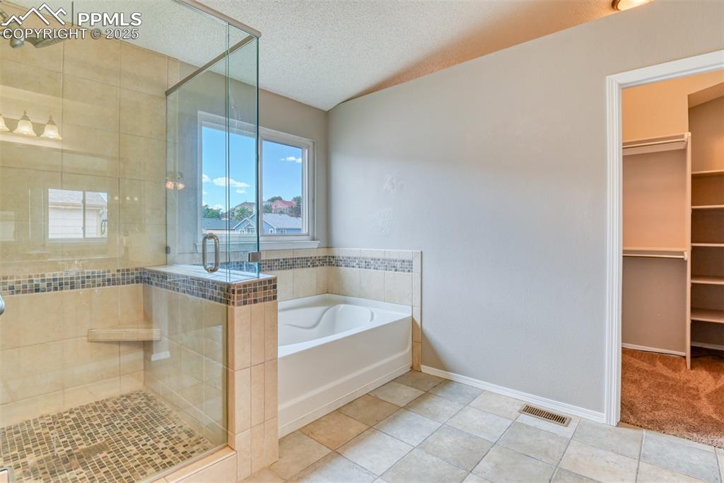 Image 22 of 44: Master Bathroom