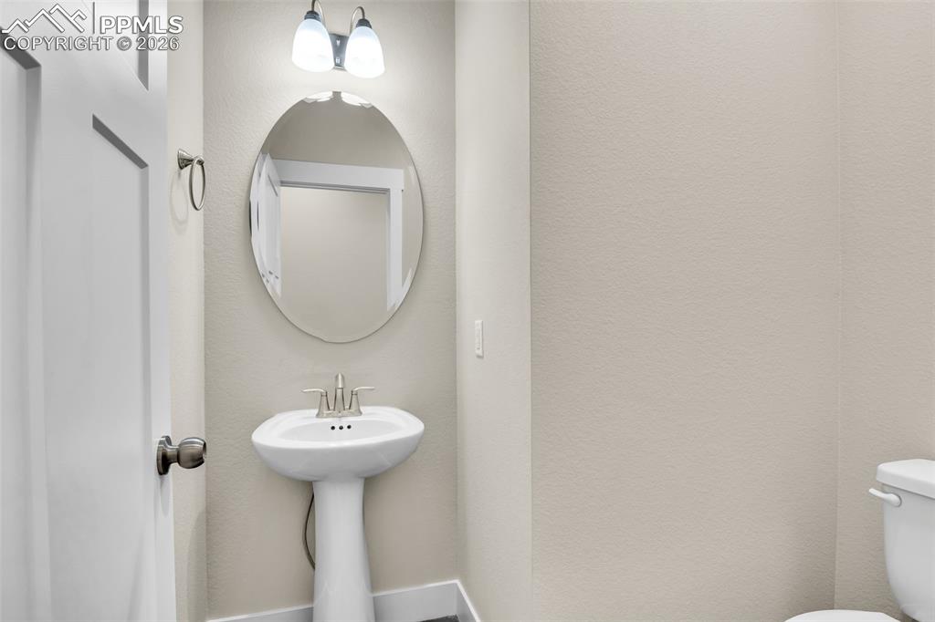 Image 17 of 34: Bathroom