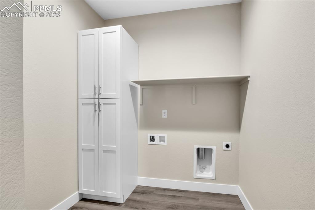 Image 18 of 34: Laundry