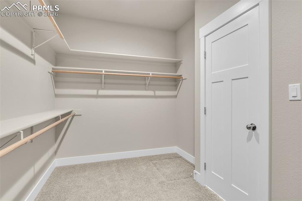 Image 27 of 34: Closet