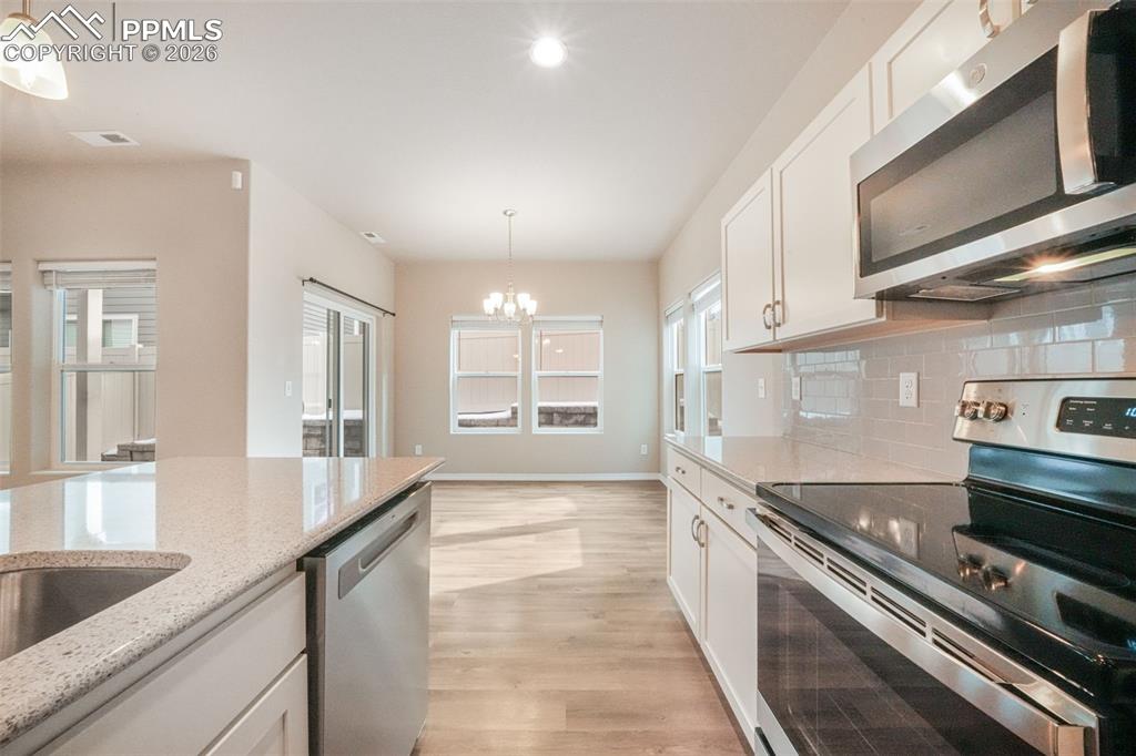 Image 11 of 50: Kitchen