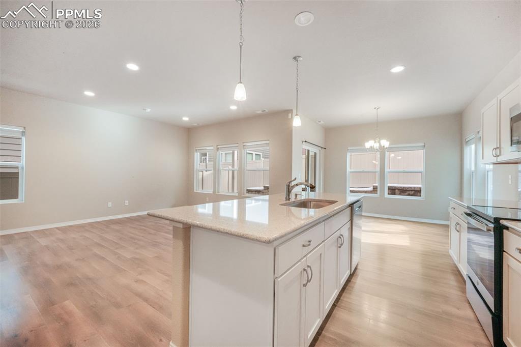 Image 12 of 50: Kitchen