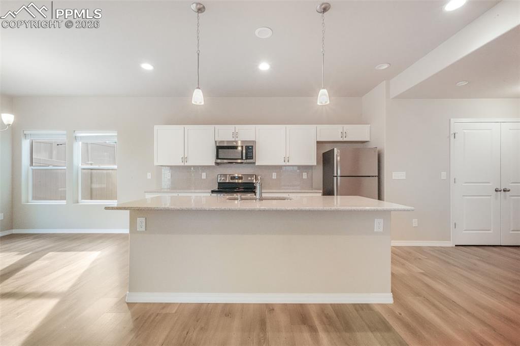 Image 14 of 50: Kitchen