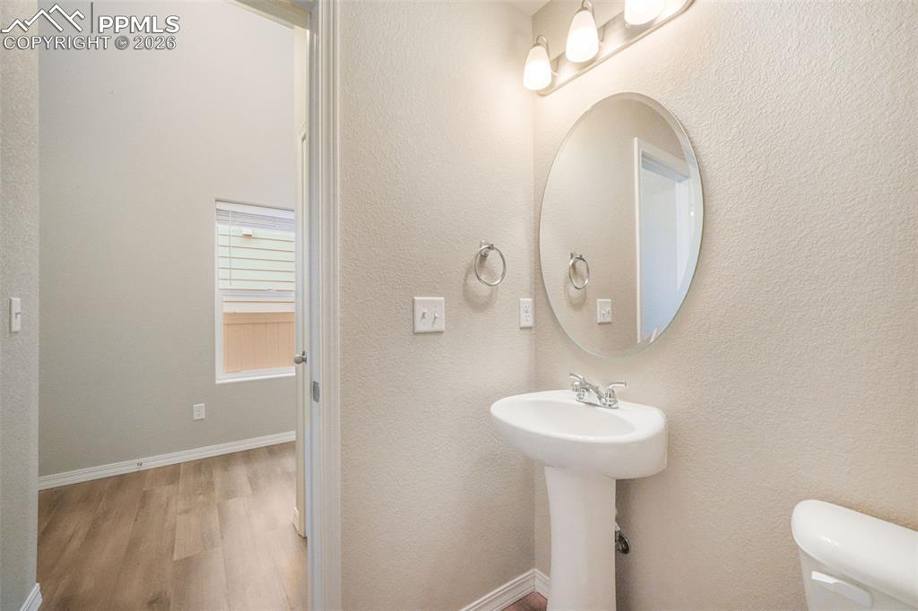 Image 17 of 50: Bathroom