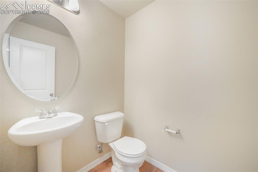 Image 18 of 50: Bathroom