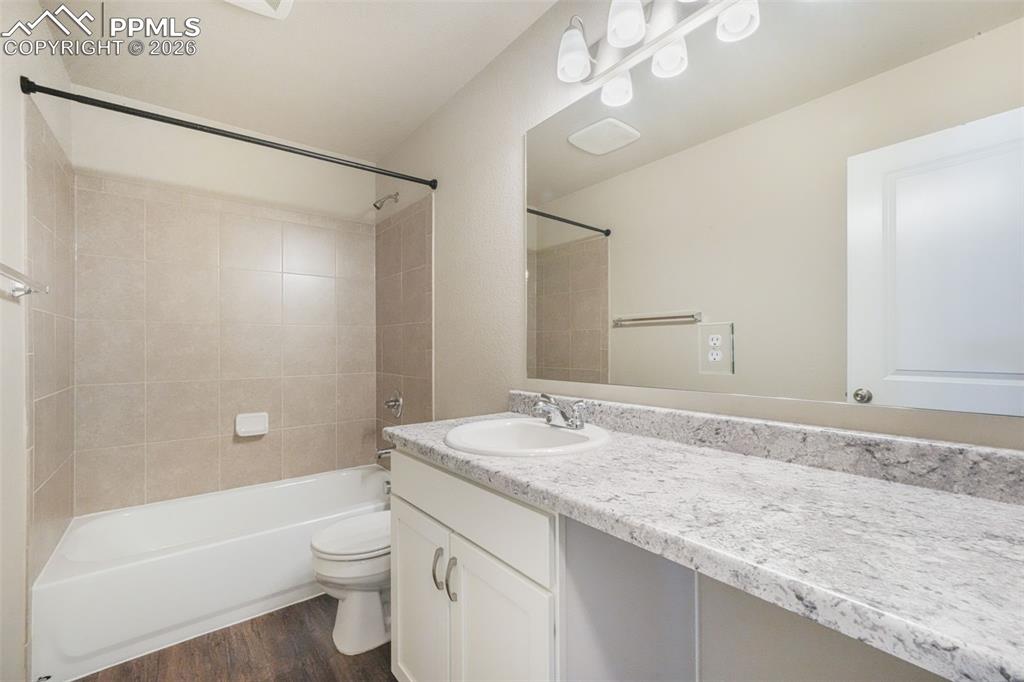 Image 36 of 50: Bathroom