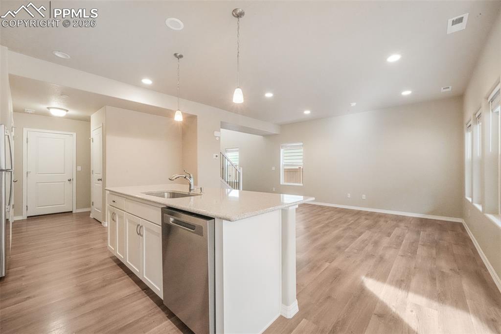 Image 6 of 50: Kitchen