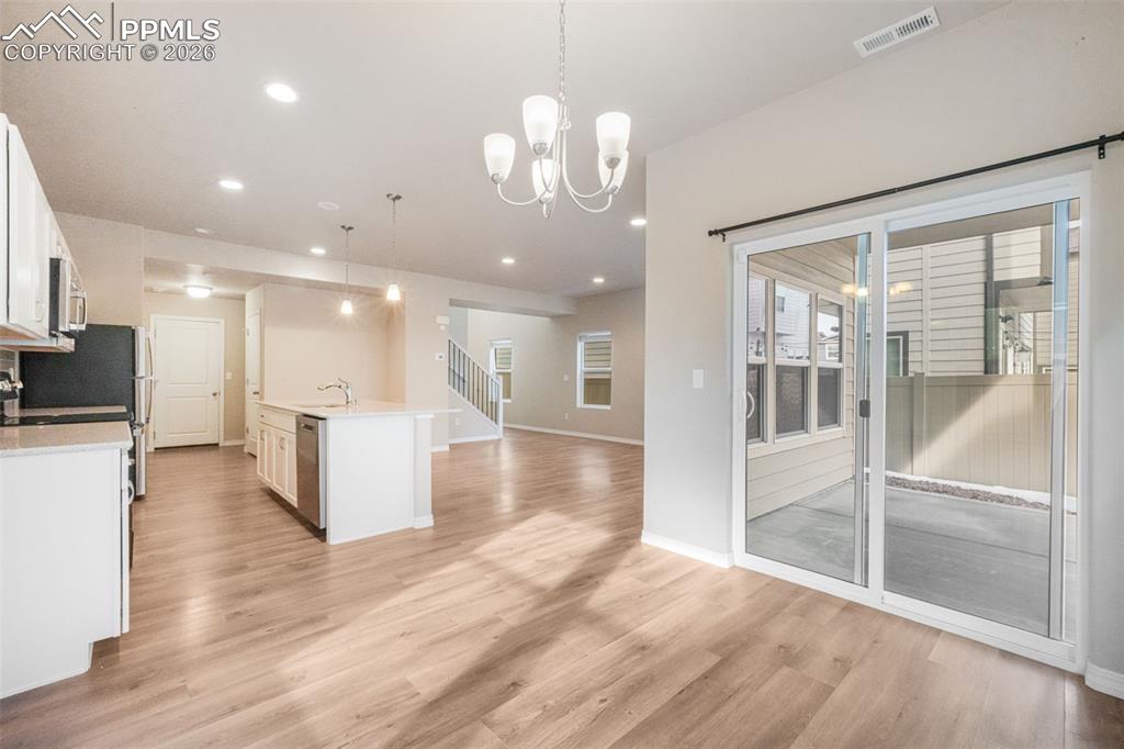 Image 9 of 50: Kitchen