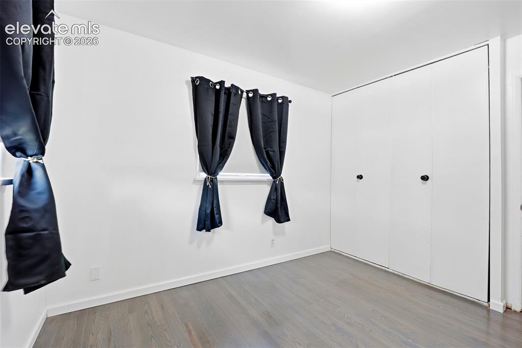 Image 17 of 47: Bedroom