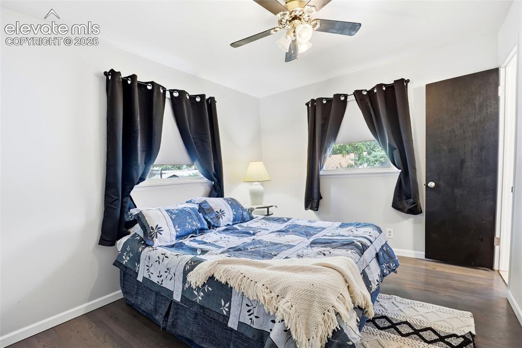 Image 19 of 47: Bedroom