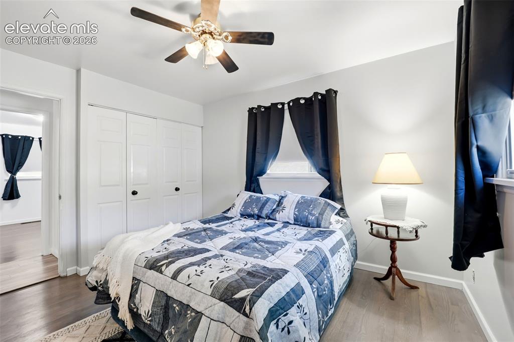 Image 21 of 47: Bedroom