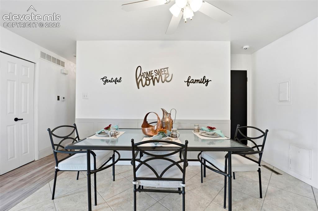 Image 27 of 47: Dining Area