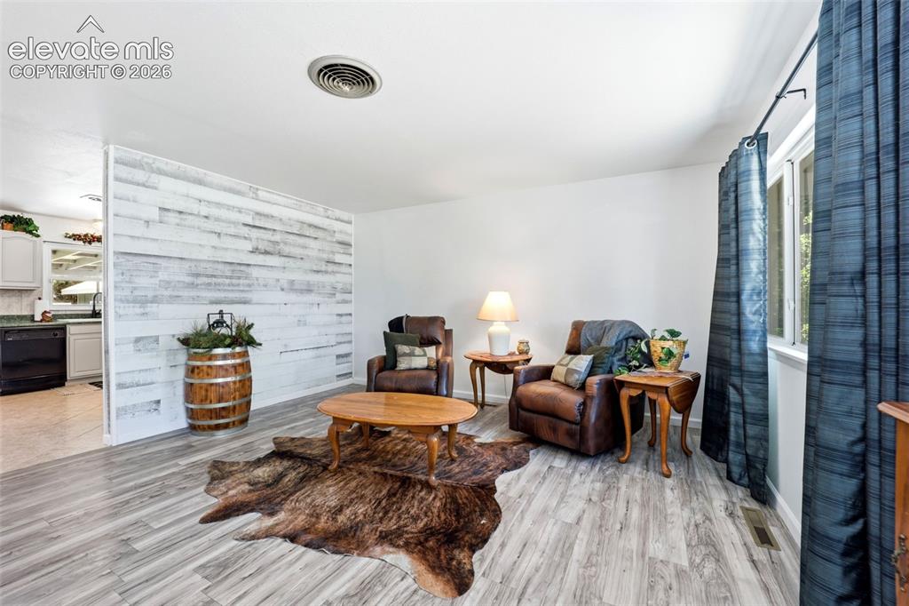 Image 7 of 47: Sitting Room