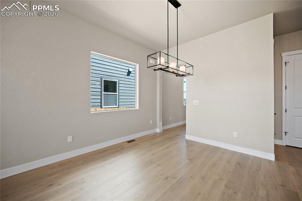 Image 13 of 32: Dining Area