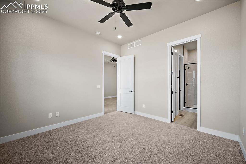 Image 18 of 32: Bedroom