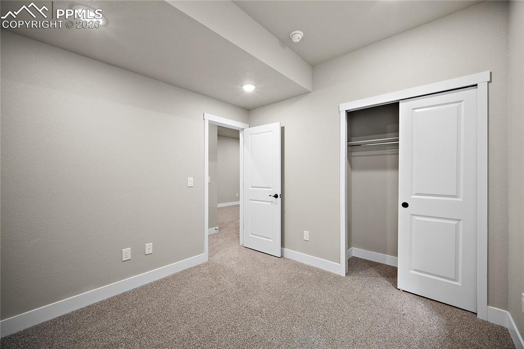 Image 29 of 32: Bedroom