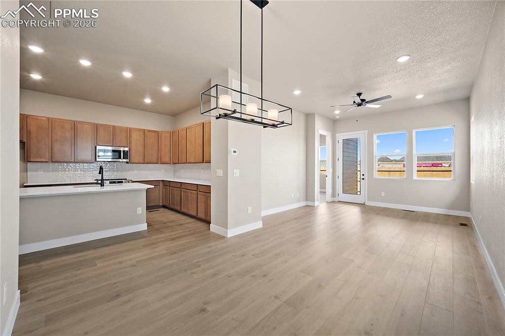 Image 6 of 32: Kitchen