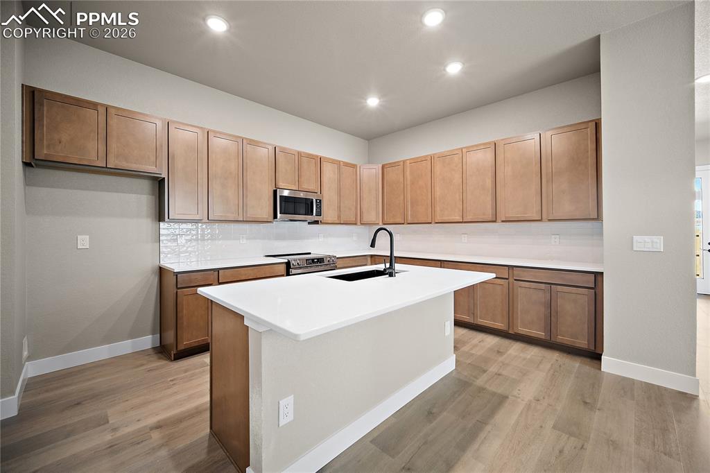 Image 8 of 32: Kitchen