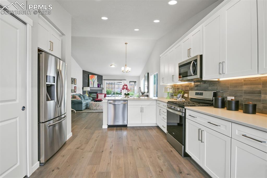 Image 17 of 44: Kitchen