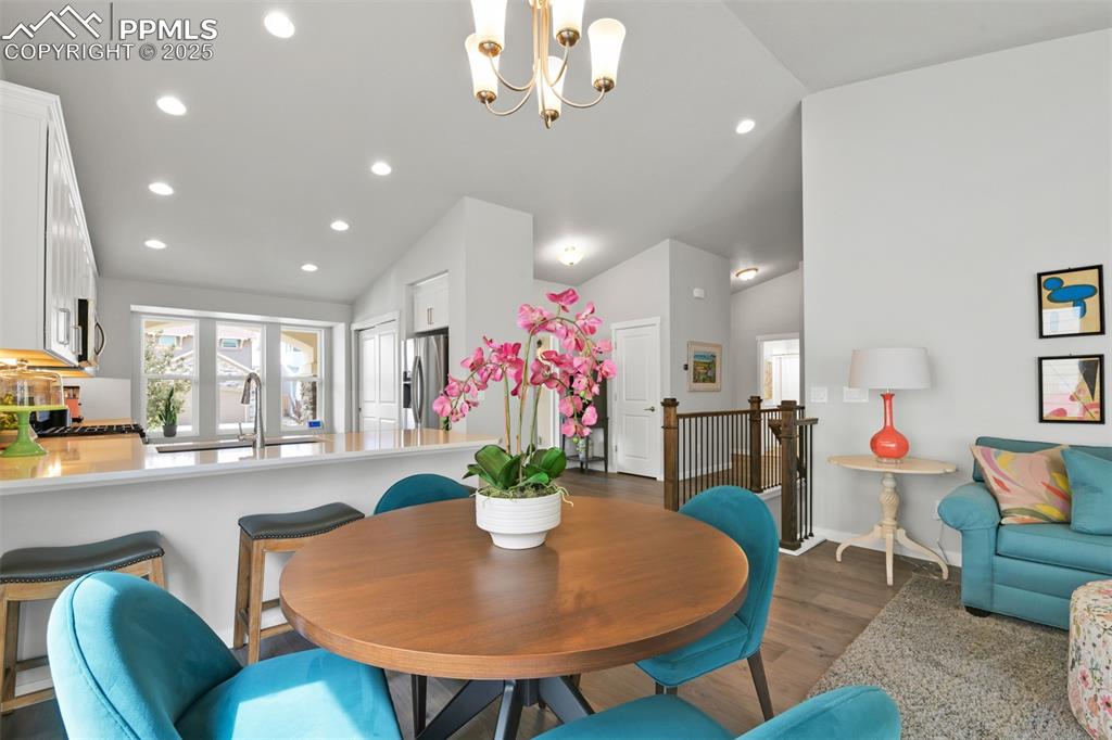 Image 19 of 44: Dining Area