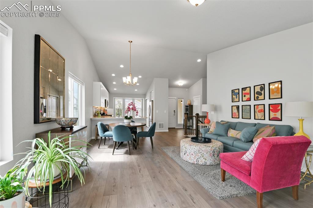 Image 21 of 44: Living Room