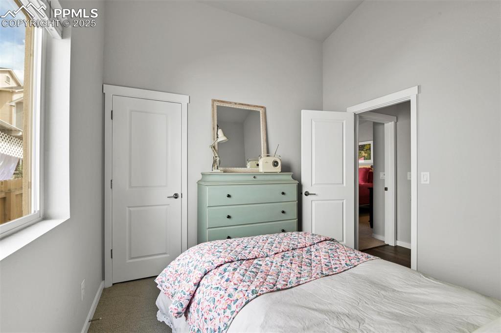 Image 27 of 44: Bedroom