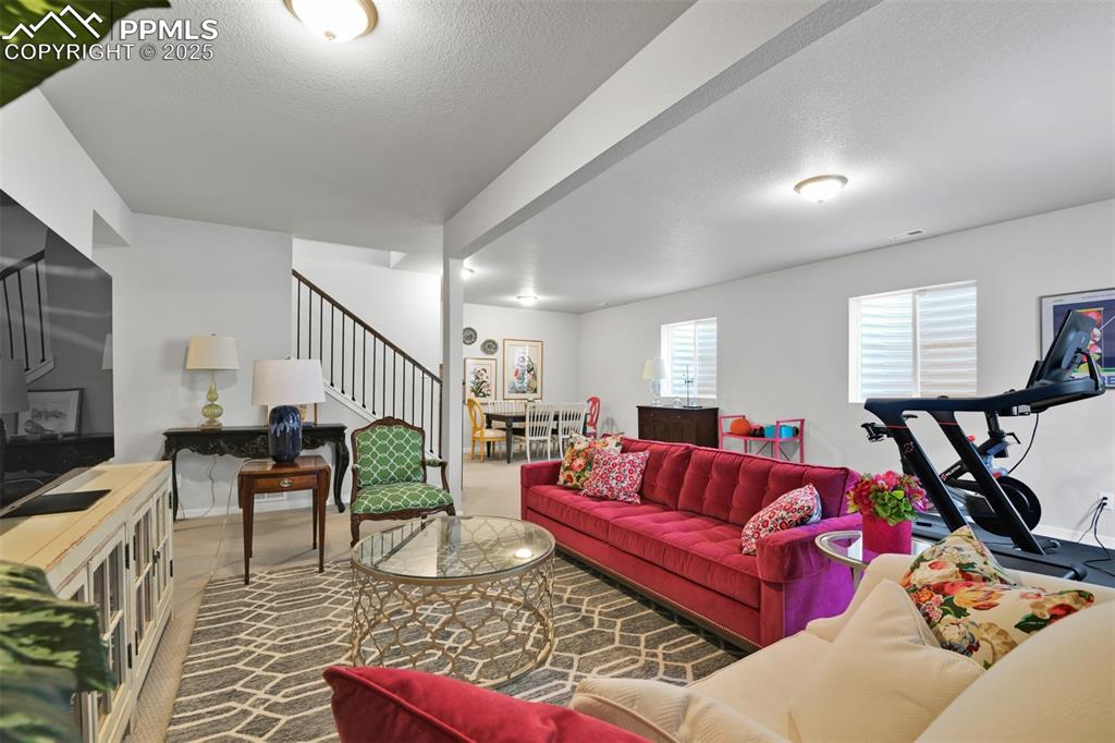 Image 32 of 44: Living Room