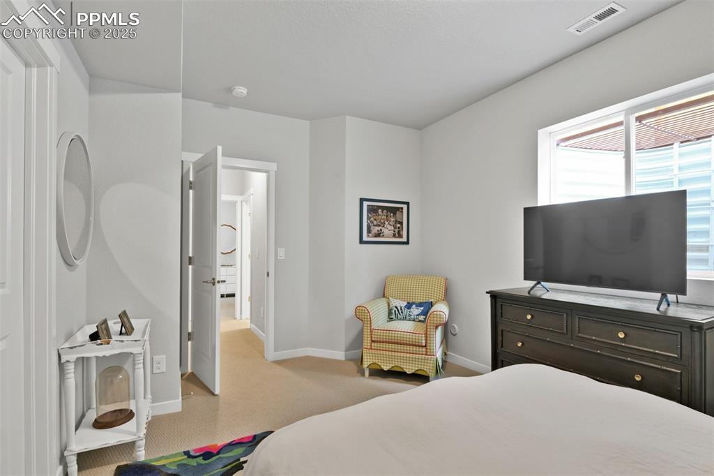 Image 33 of 44: Bedroom