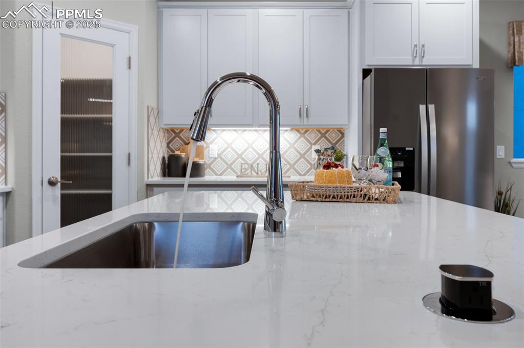 Image 14 of 42: Kitchen