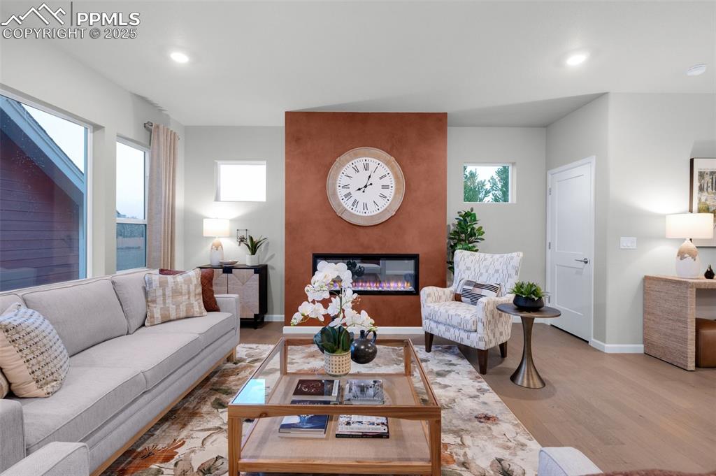 Image 20 of 42: Living Room