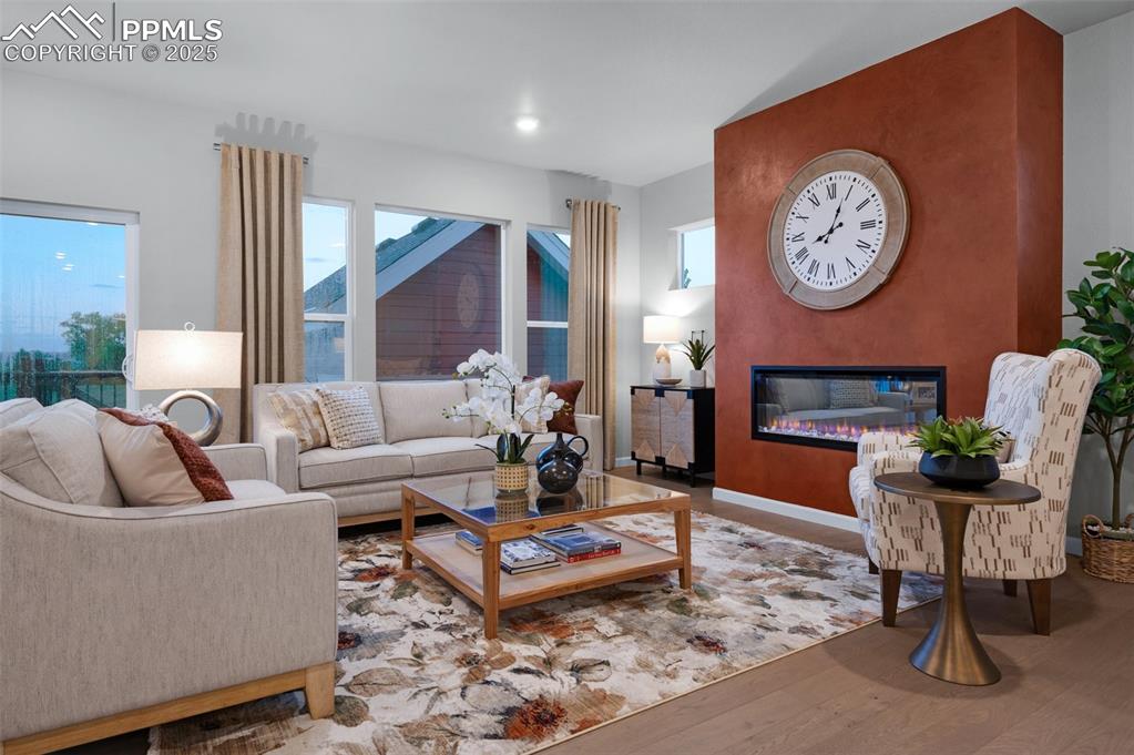 Image 21 of 42: Living Room