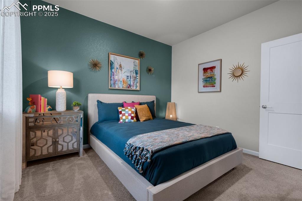 Image 34 of 42: Bedroom