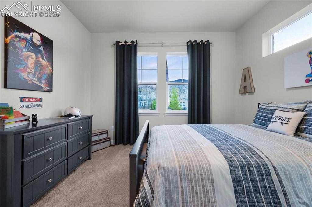 Image 38 of 42: Bedroom