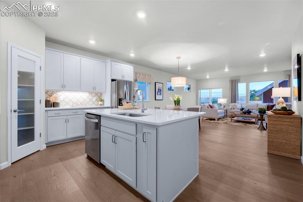 Image 7 of 42: Kitchen