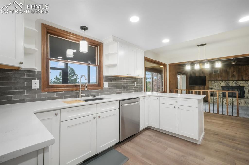 Image 12 of 50: Kitchen