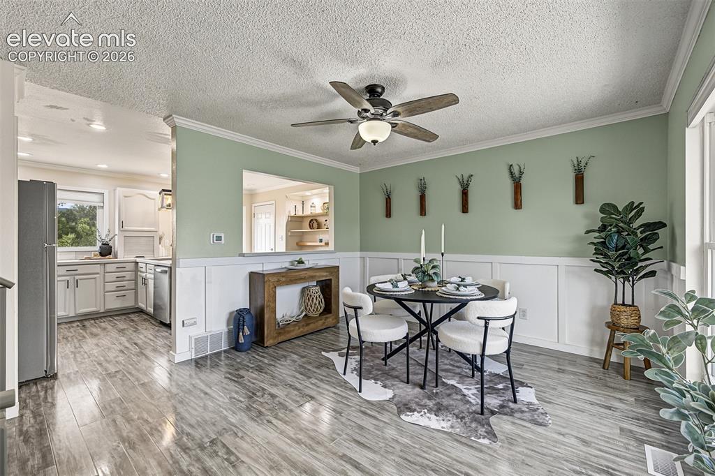 Image 10 of 41: Dining Area