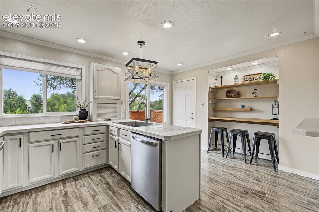 Image 13 of 41: Kitchen
