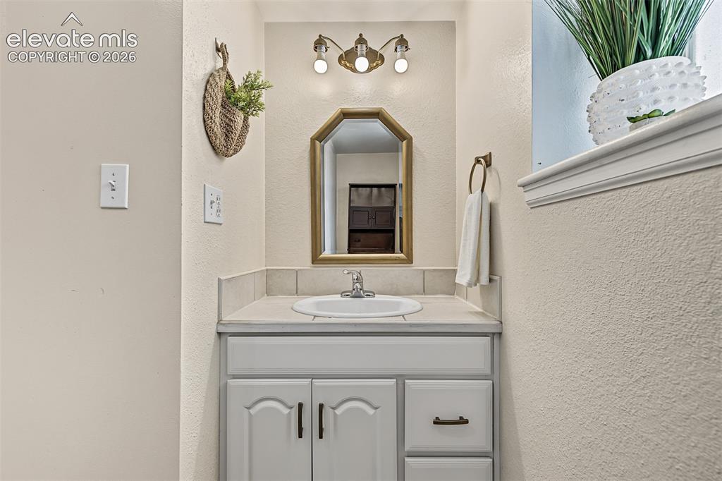 Image 20 of 41: Bathroom