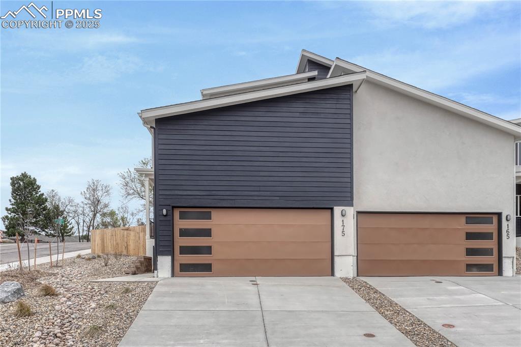 Image 2 of 50: Contemporary exterior elevation