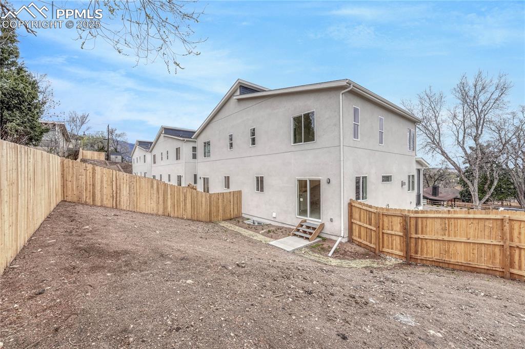 Image 48 of 50: Yard