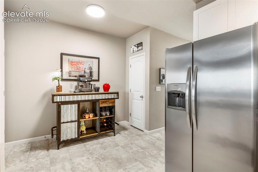 Image 11 of 27: Kitchen