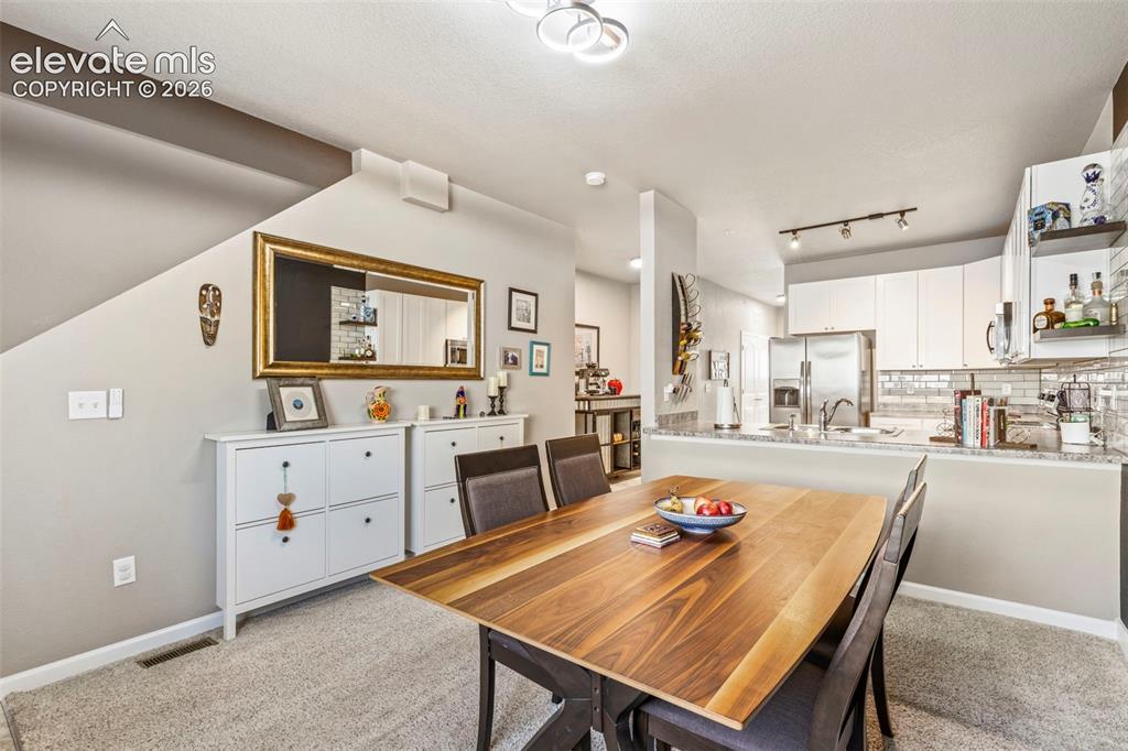 Image 5 of 27: Dining Area