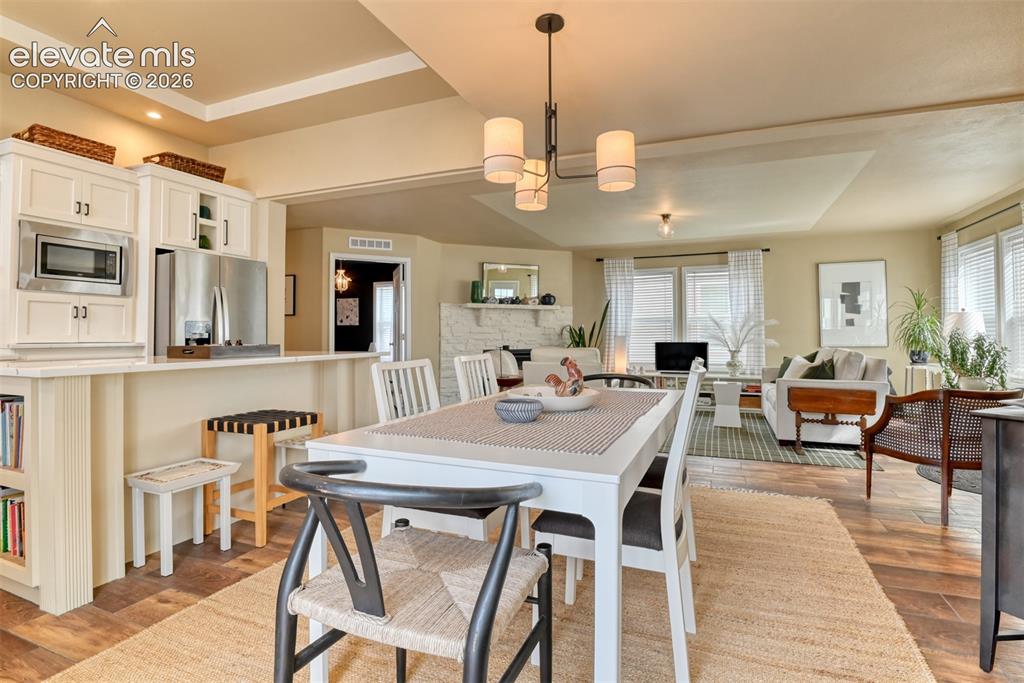 Image 12 of 43: Dining Area