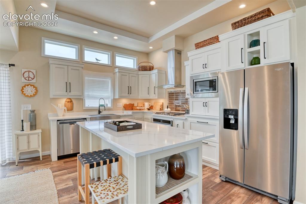 Image 15 of 43: Kitchen
