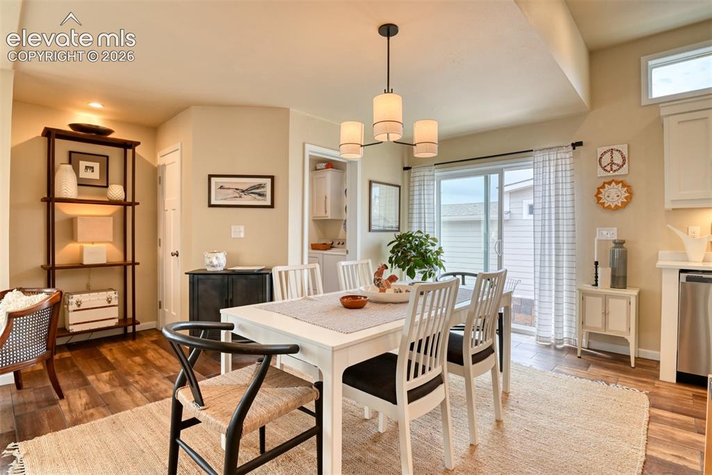 Image 9 of 43: Dining Area