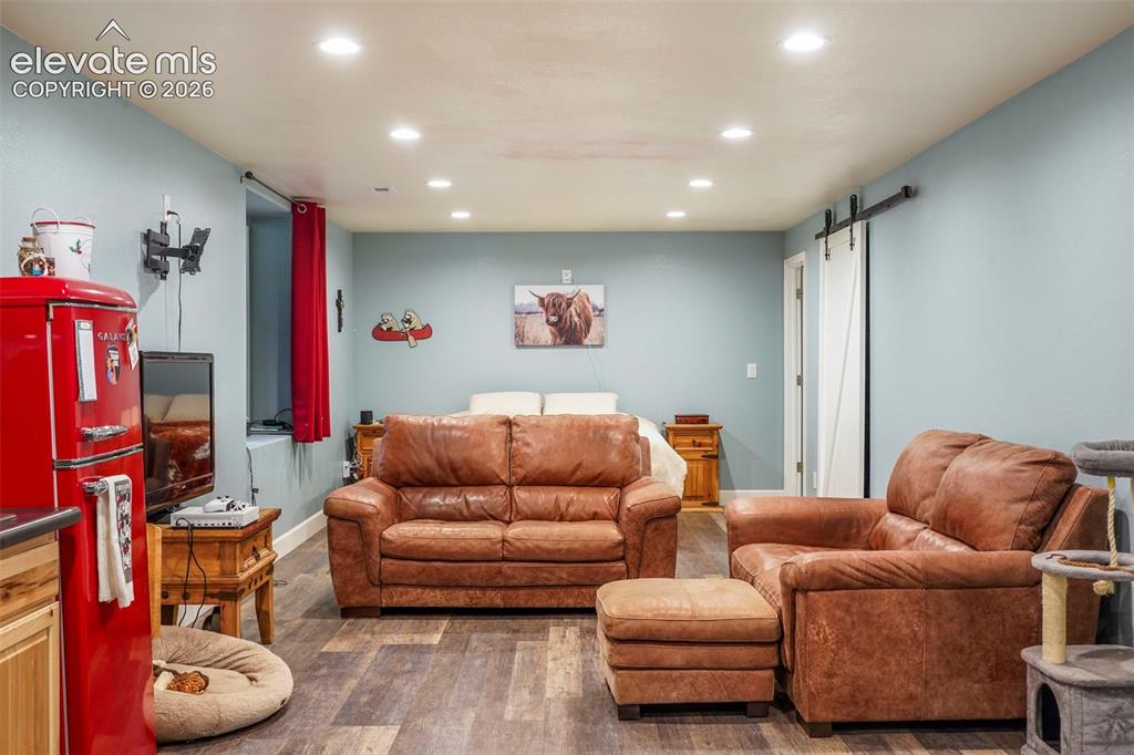 Image 19 of 24: Living Room