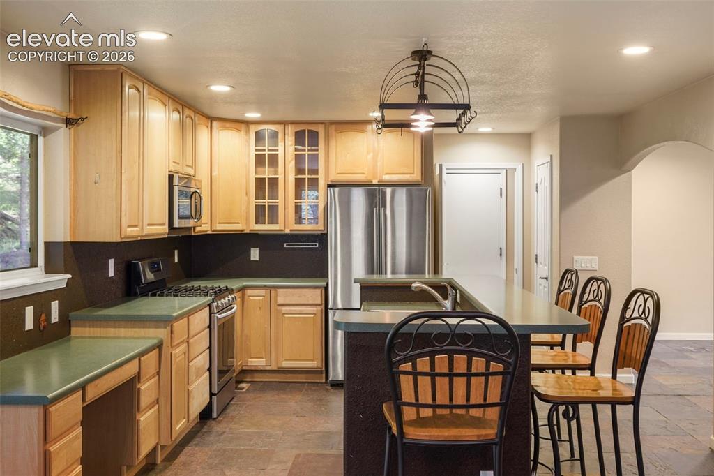 Image 7 of 24: Kitchen