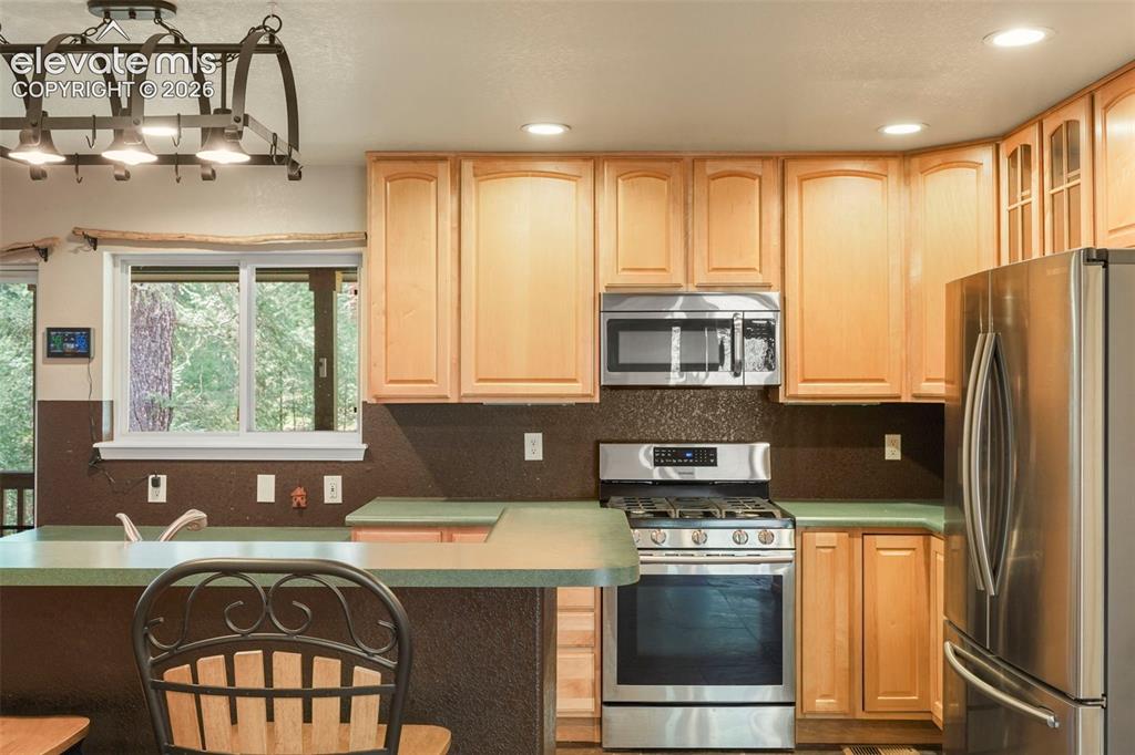 Image 8 of 24: Kitchen